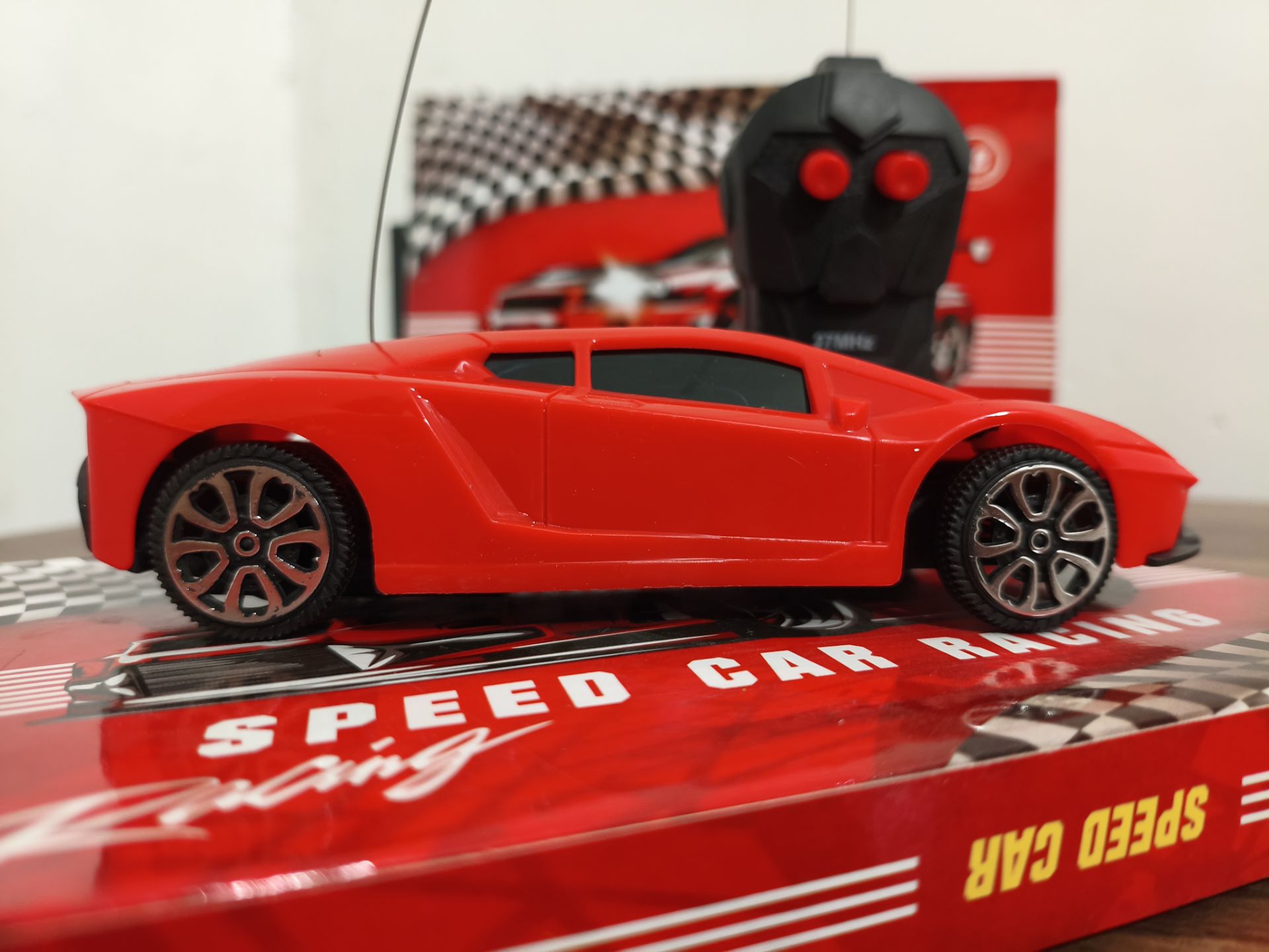 ماشین کنترلی 2 کانال 2.7 مگا هرتز  سرعتی کیفیت بالا در جشنواره اغاز فصل  تعداد محدودارسال فوری