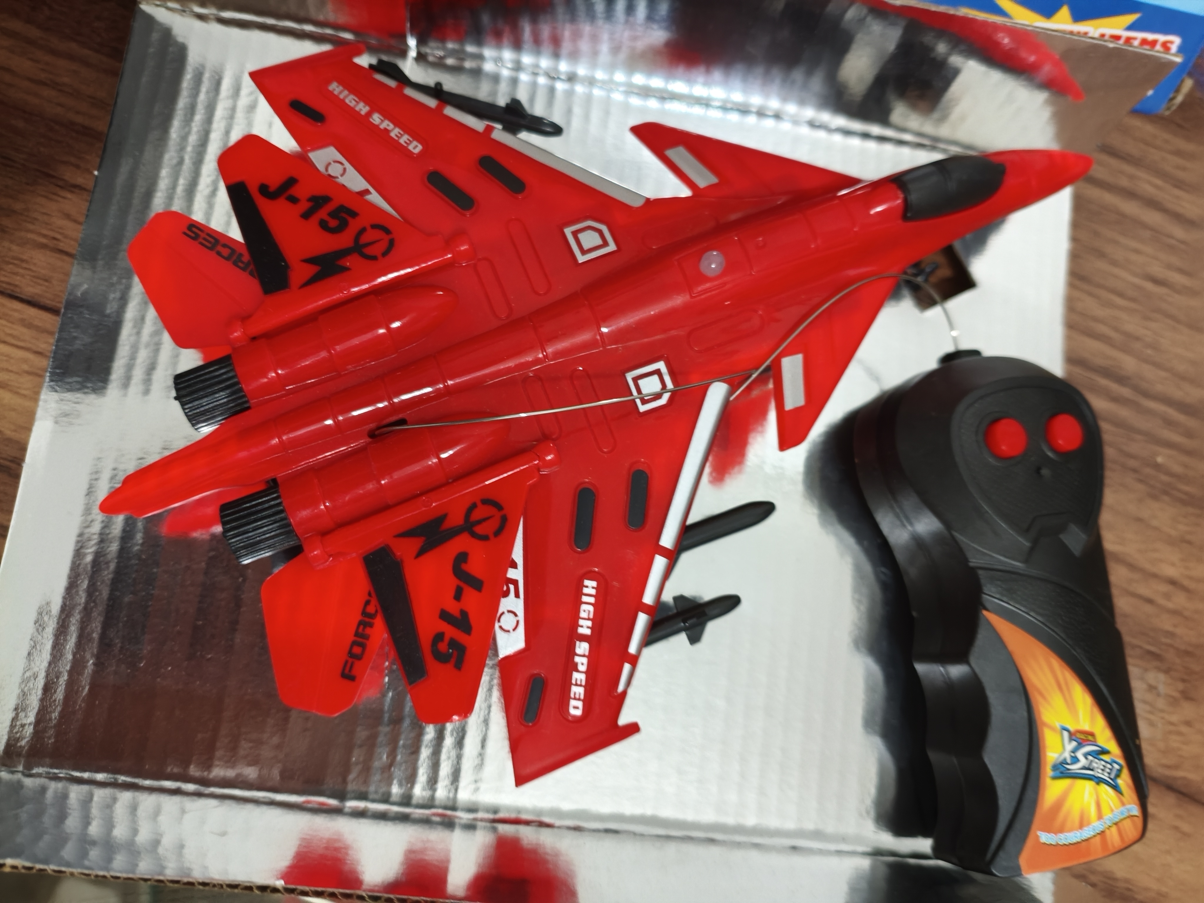 هواپیما کنترلی جت j15 دو کانال باتری خور کیفیت بالا ارسال فوری  قرمز و زرد