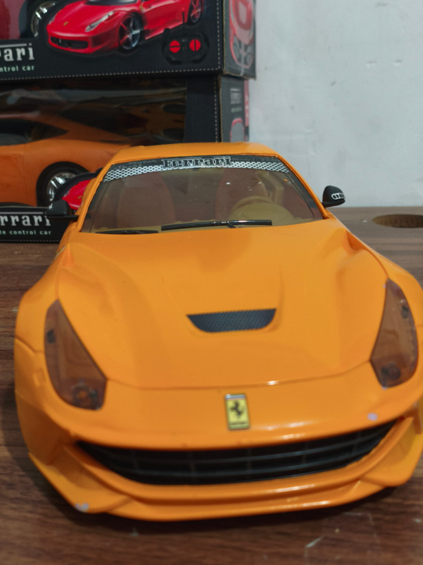 ماشین کنترلی 4 چهار کانال 40 چهل سانتی متری بزرگ چراغ دار کیفیت بالا بدنه بزرگ با کیفیت رنگ قرمز و زرد جشنواره فقط تا 12 شهریور